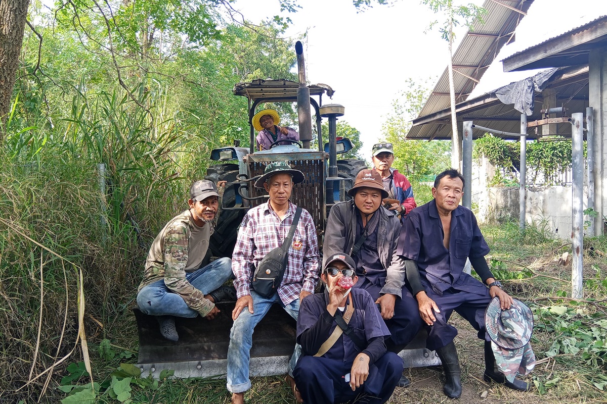 พัฒนาทำความสะอาด รอบๆบริเวณพื้นที่ฟาร์มสุกร ศูนย์วิจัยและพัฒนาสุกร เพื่อปรับปรุงภูมิทัศน์ ให้น่าอยู่น่าทำงาน พัฒนาทำความสะอาด รอบๆบริเวณพื้นที่ฟาร์มสุกร ศูนย์วิจัยและพัฒนาสุกร เพื่อปรับปรุงภูมิทัศน์ ให้น่าอยู่น่าทำงาน