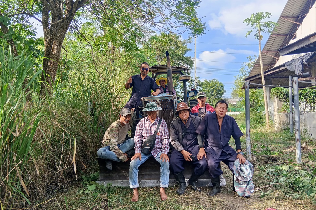 พัฒนาทำความสะอาด รอบๆบริเวณพื้นที่ฟาร์มสุกร ศูนย์วิจัยและพัฒนาสุกร เพื่อปรับปรุงภูมิทัศน์ ให้น่าอยู่น่าทำงาน พัฒนาทำความสะอาด รอบๆบริเวณพื้นที่ฟาร์มสุกร ศูนย์วิจัยและพัฒนาสุกร เพื่อปรับปรุงภูมิทัศน์ ให้น่าอยู่น่าทำงาน
