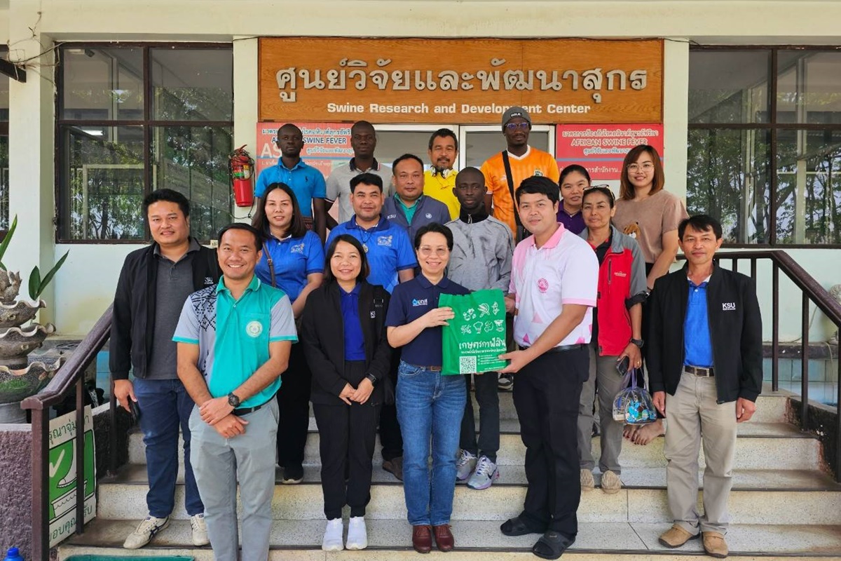 ศูนย์วิจัยและพัฒนาสุกร ให้การต้อนรับคณะศึกษาดูงานจาก คณะเทคโนโลยีการเกษตร มหาวิทยาลัยกาฬสินธุ์ ประกอบด้วยอาจารย์ และนักศึกษาจากสาธารณรัฐโกตดิววัวร์ รวม 14 คน ศูนย์วิจัยและพัฒนาสุกร ให้การต้อนรับคณะศึกษาดูงานจาก คณะเทคโนโลยีการเกษตร มหาวิทยาลัยกาฬสินธุ์ ประกอบด้วยอาจารย์ และนักศึกษาจากสาธารณรัฐโกตดิววัวร์ รวม 14 คน