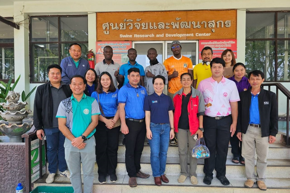 ศูนย์วิจัยและพัฒนาสุกร ให้การต้อนรับคณะศึกษาดูงานจาก คณะเทคโนโลยีการเกษตร มหาวิทยาลัยกาฬสินธุ์ ประกอบด้วยอาจารย์ และนักศึกษาจากสาธารณรัฐโกตดิววัวร์ รวม 14 คน ศูนย์วิจัยและพัฒนาสุกร ให้การต้อนรับคณะศึกษาดูงานจาก คณะเทคโนโลยีการเกษตร มหาวิทยาลัยกาฬสินธุ์ ประกอบด้วยอาจารย์ และนักศึกษาจากสาธารณรัฐโกตดิววัวร์ รวม 14 คน