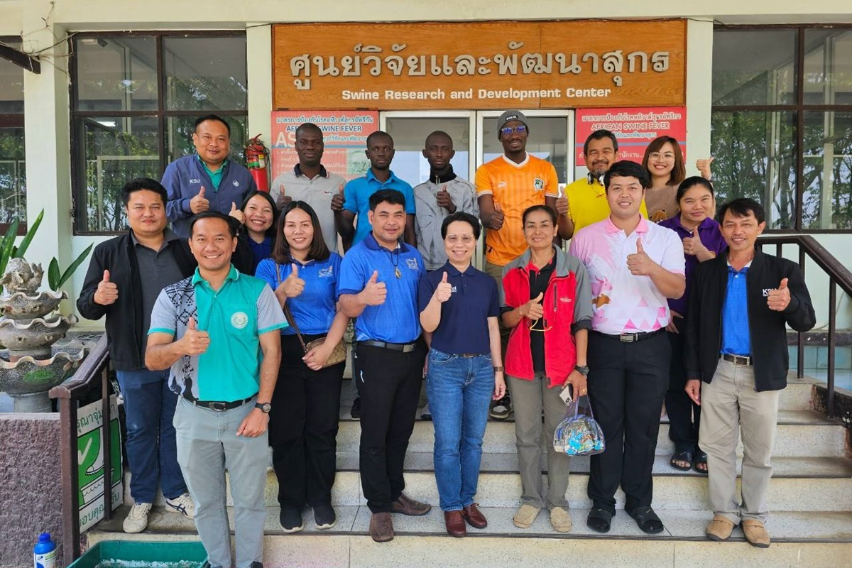 ศูนย์วิจัยและพัฒนาสุกร ให้การต้อนรับคณะศึกษาดูงานจาก คณะเทคโนโลยีการเกษตร มหาวิทยาลัยกาฬสินธุ์ ประกอบด้วยอาจารย์ และนักศึกษาจากสาธารณรัฐโกตดิววัวร์ รวม 14 คน ศูนย์วิจัยและพัฒนาสุกร ให้การต้อนรับคณะศึกษาดูงานจาก คณะเทคโนโลยีการเกษตร มหาวิทยาลัยกาฬสินธุ์ ประกอบด้วยอาจารย์ และนักศึกษาจากสาธารณรัฐโกตดิววัวร์ รวม 14 คน