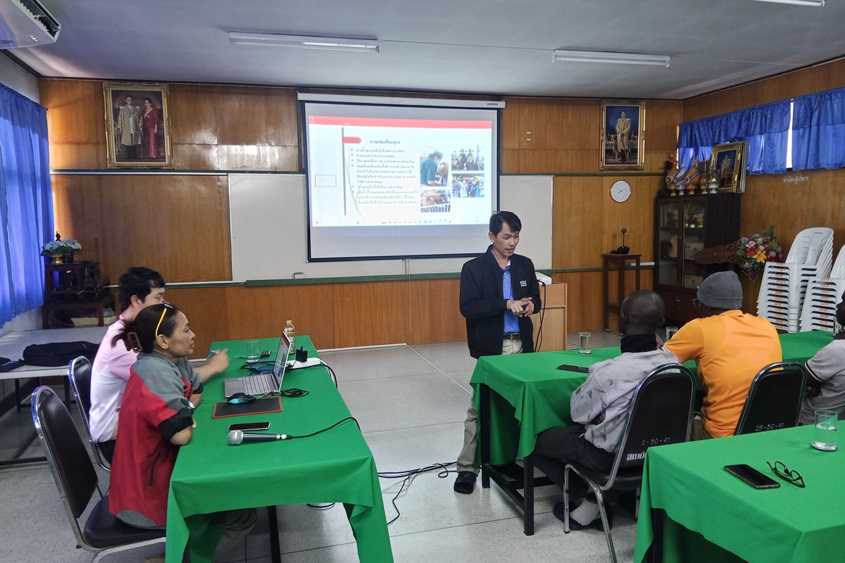 ศูนย์วิจัยและพัฒนาสุกร ให้การต้อนรับคณะศึกษาดูงานจาก คณะเทคโนโลยีการเกษตร มหาวิทยาลัยกาฬสินธุ์ ประกอบด้วยอาจารย์ และนักศึกษาจากสาธารณรัฐโกตดิววัวร์ รวม 14 คน ศูนย์วิจัยและพัฒนาสุกร ให้การต้อนรับคณะศึกษาดูงานจาก คณะเทคโนโลยีการเกษตร มหาวิทยาลัยกาฬสินธุ์ ประกอบด้วยอาจารย์ และนักศึกษาจากสาธารณรัฐโกตดิววัวร์ รวม 14 คน
