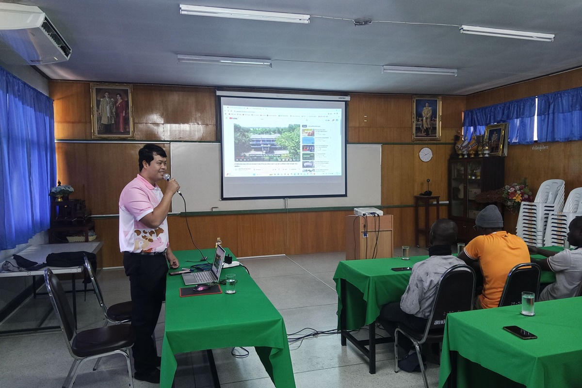 ศูนย์วิจัยและพัฒนาสุกร ให้การต้อนรับคณะศึกษาดูงานจาก คณะเทคโนโลยีการเกษตร มหาวิทยาลัยกาฬสินธุ์ ประกอบด้วยอาจารย์ และนักศึกษาจากสาธารณรัฐโกตดิววัวร์ รวม 14 คน ศูนย์วิจัยและพัฒนาสุกร ให้การต้อนรับคณะศึกษาดูงานจาก คณะเทคโนโลยีการเกษตร มหาวิทยาลัยกาฬสินธุ์ ประกอบด้วยอาจารย์ และนักศึกษาจากสาธารณรัฐโกตดิววัวร์ รวม 14 คน